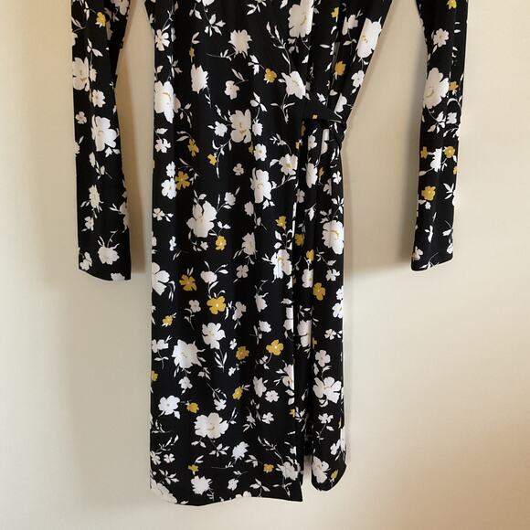 NWT Ann Taylor Floral Matte Jersey Wrap Dress Sz 8 Black White Office Academia - Picture 3 of 11